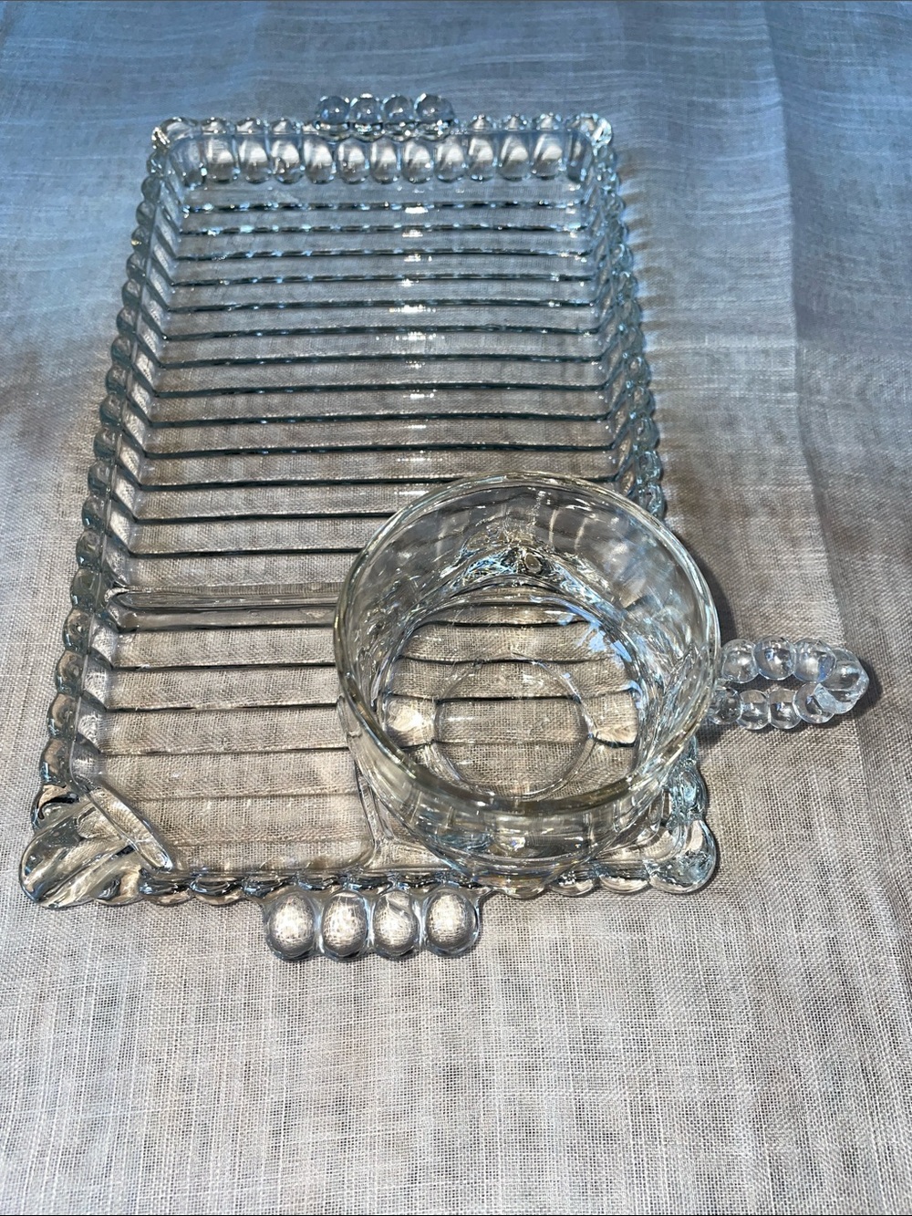 Vintage 1940’s Hazel Atlas Clear Glass Snack Tray with Handle & Cup. SET OF 4 - Picture 4 of 8